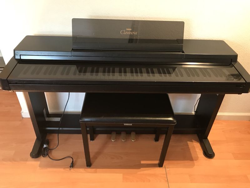 YAMAHA Clavinova CLP-560 Piano