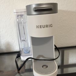 Keurig K-Supreme Single Serve K-Cup Pod Multistream Coffee Maker White K910