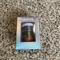 3 x 0.16 oz (4.5 g) pigments for eyes and body.