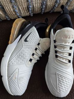 Nike 270 Women's Size 8.5 Shoes