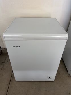Hotpoint Chest Freezer White 4.9 cu ft