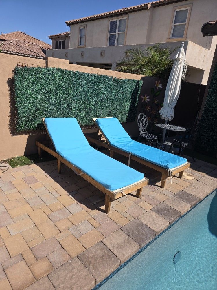 Set of 2 Wooden Pool Lounge Chairs with Cushions – Excellent Condition