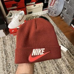 Supreme x Nike Beanie! FW18 Pre-Owned! O/S Color: Burgundy