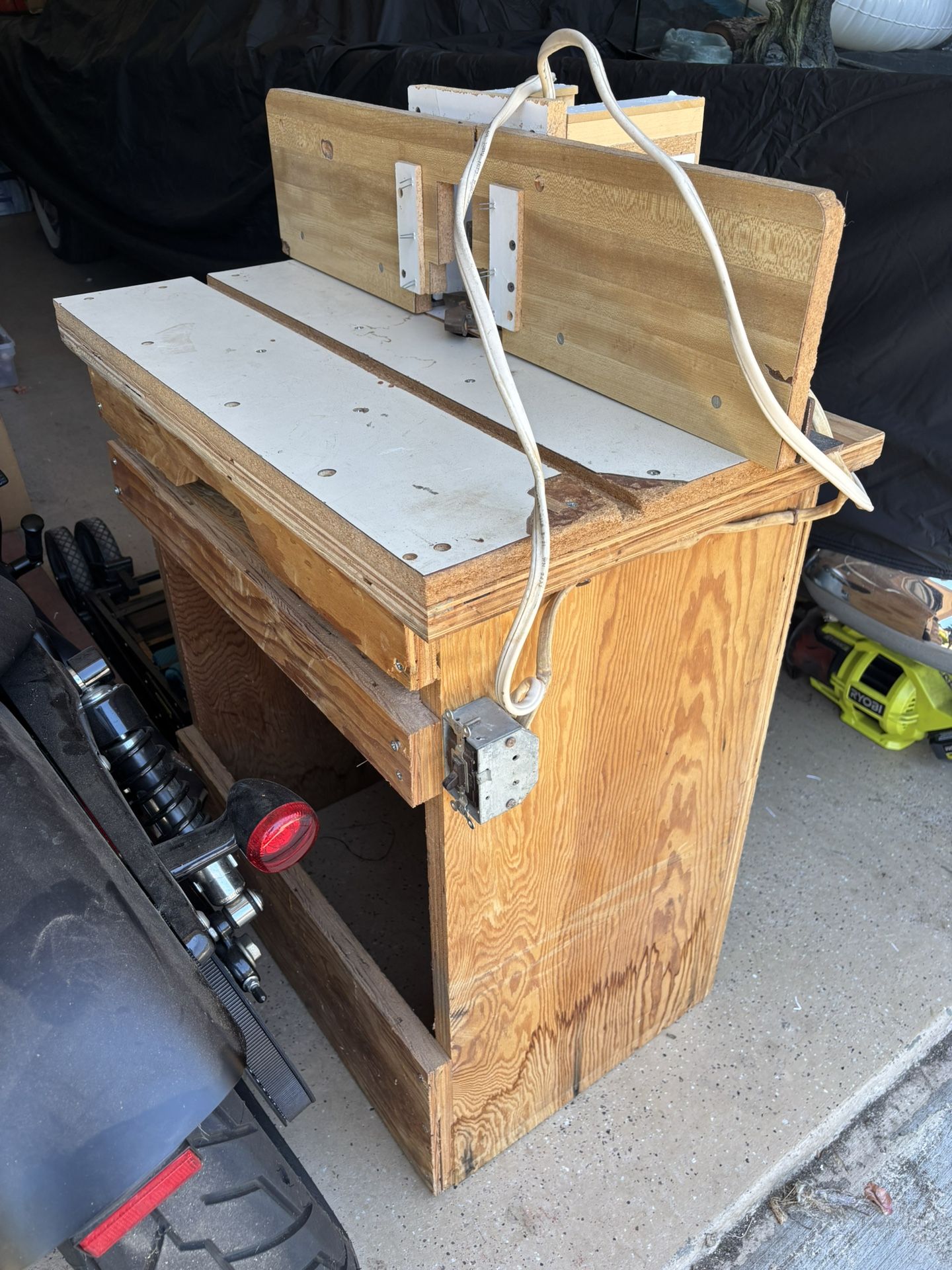 Shaper Cutter Router Table And Free Toolbox With Tools