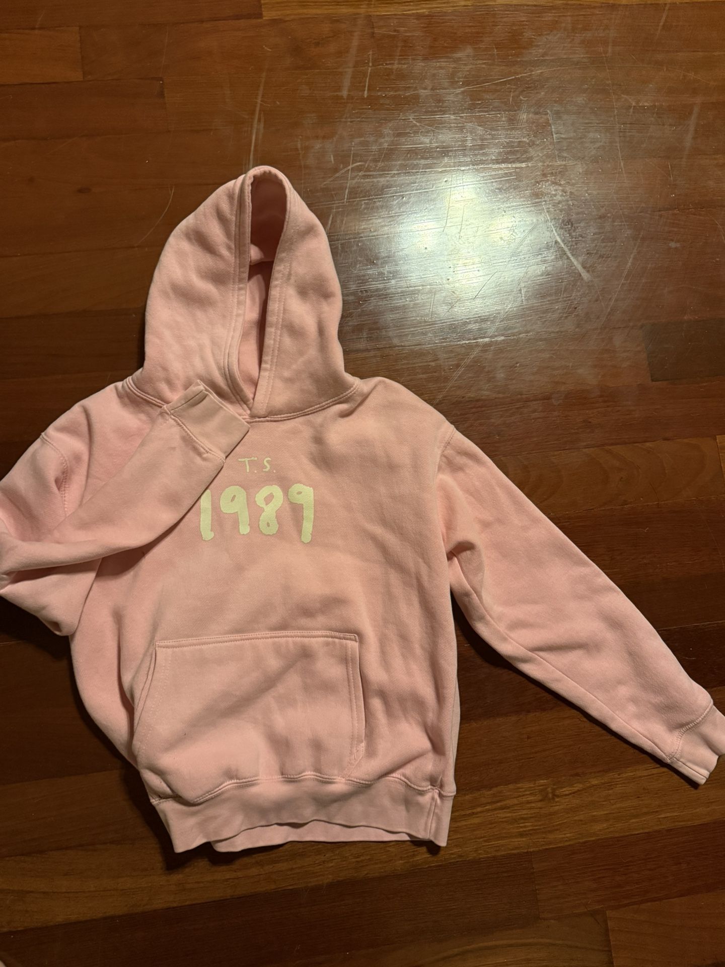 Taylor Swift Sweatshirt “1981” Size XL Kids
