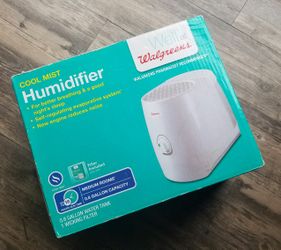 Cool Mist humidifier. Never opened.