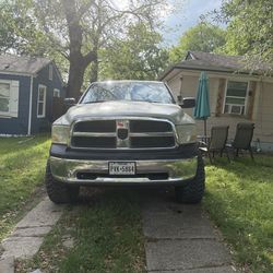 2010 DODGE RAM