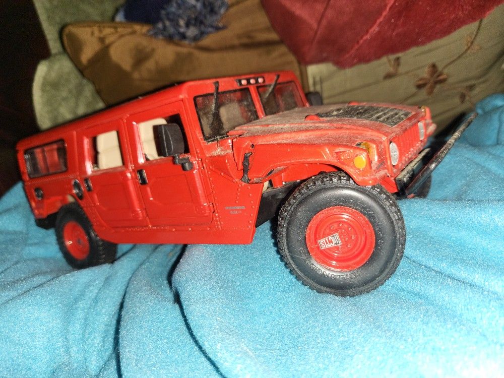Hummer H1 MODEL 1:18