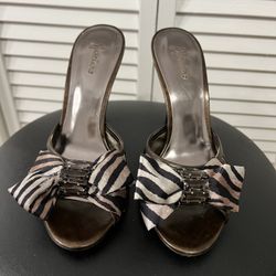 Marciano Guess Heels Zebra Striped Bronze With Crystal Detail Size 7