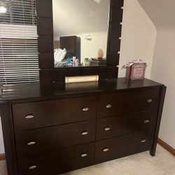 Dresser And Mirror New 