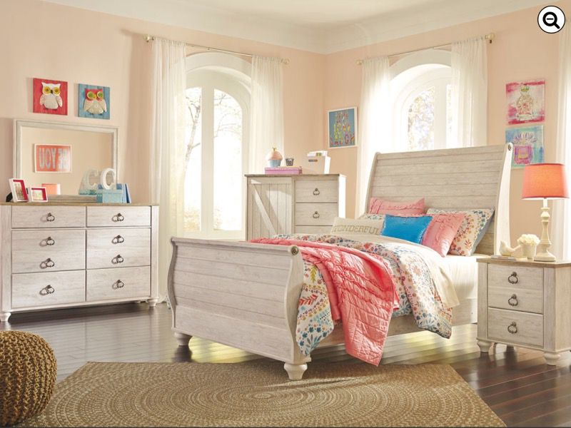 Beautiful 7pc Bedroom Set NEW By Ashley Plus New Mattress