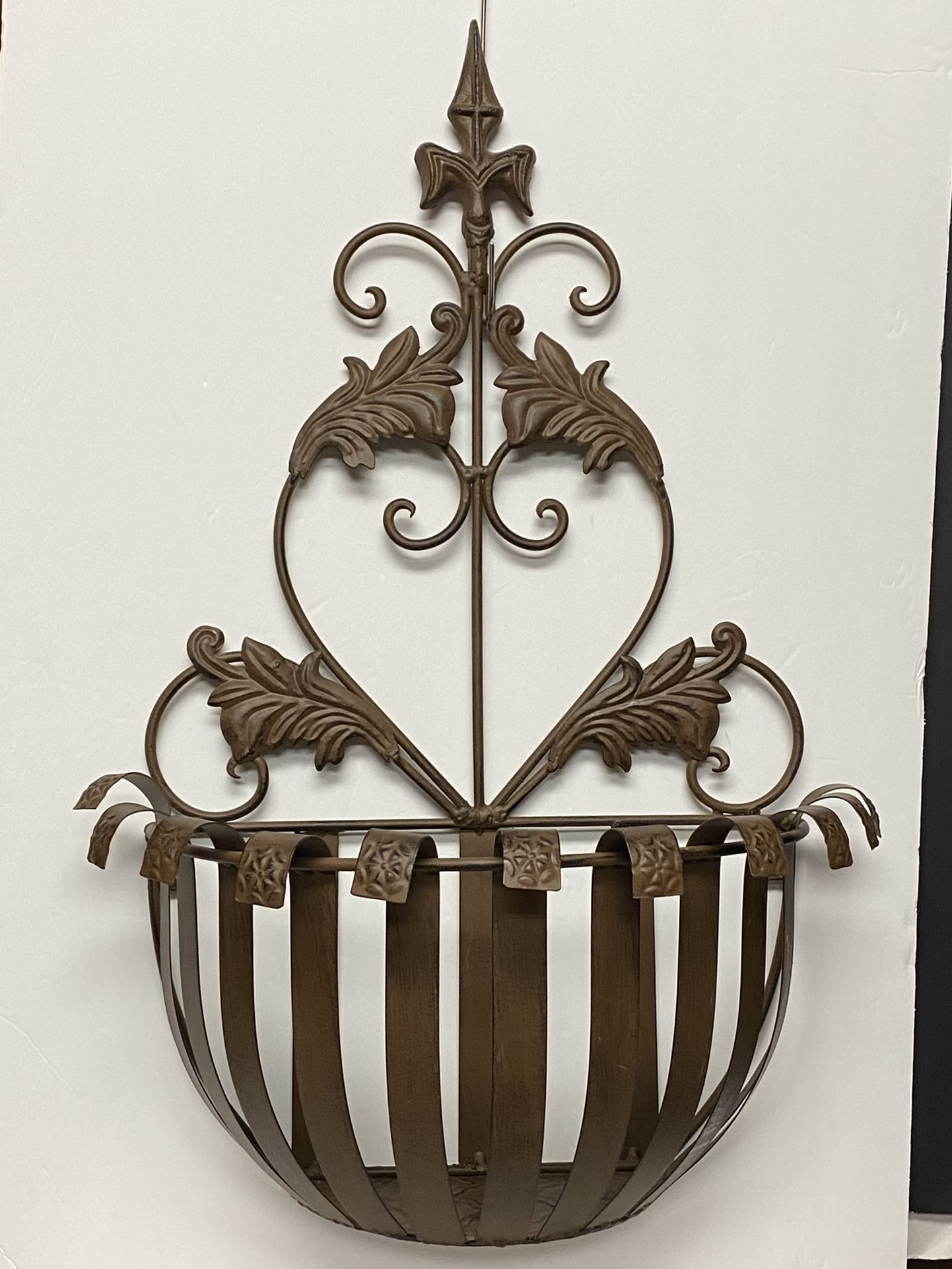 Vintage Brown Cast Iron Metal plant hanger -towels Holder fleur de lis