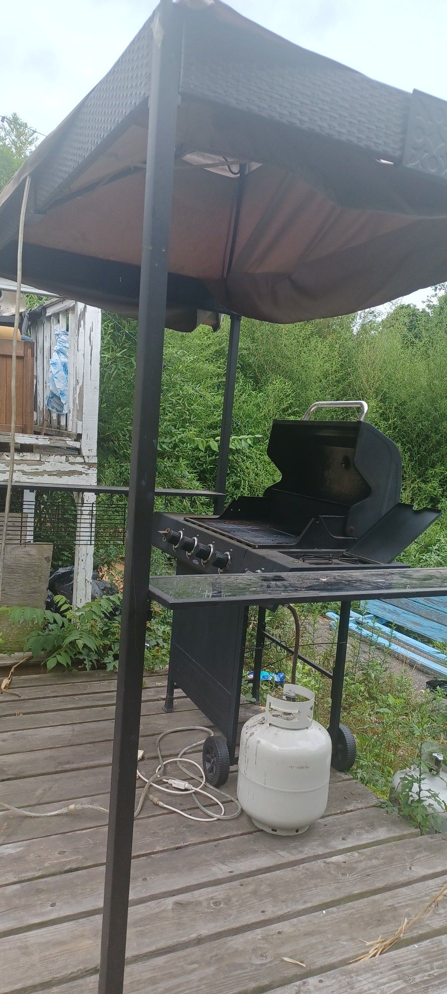 Bbq Grill And Tent 