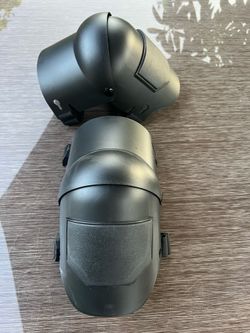 Triple black work knee pads with hinge style