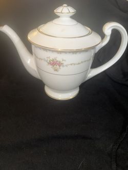 Discontinued Collectors Narisake Princess Tea Pot