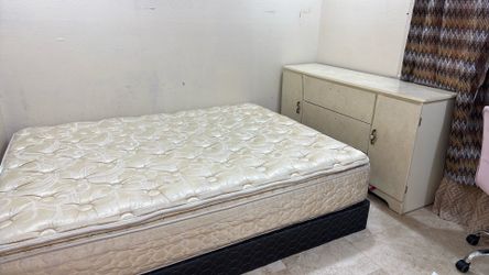 Queen bed with 2 cabinets FREE