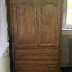 Wood Dresser With 5 Drawers 