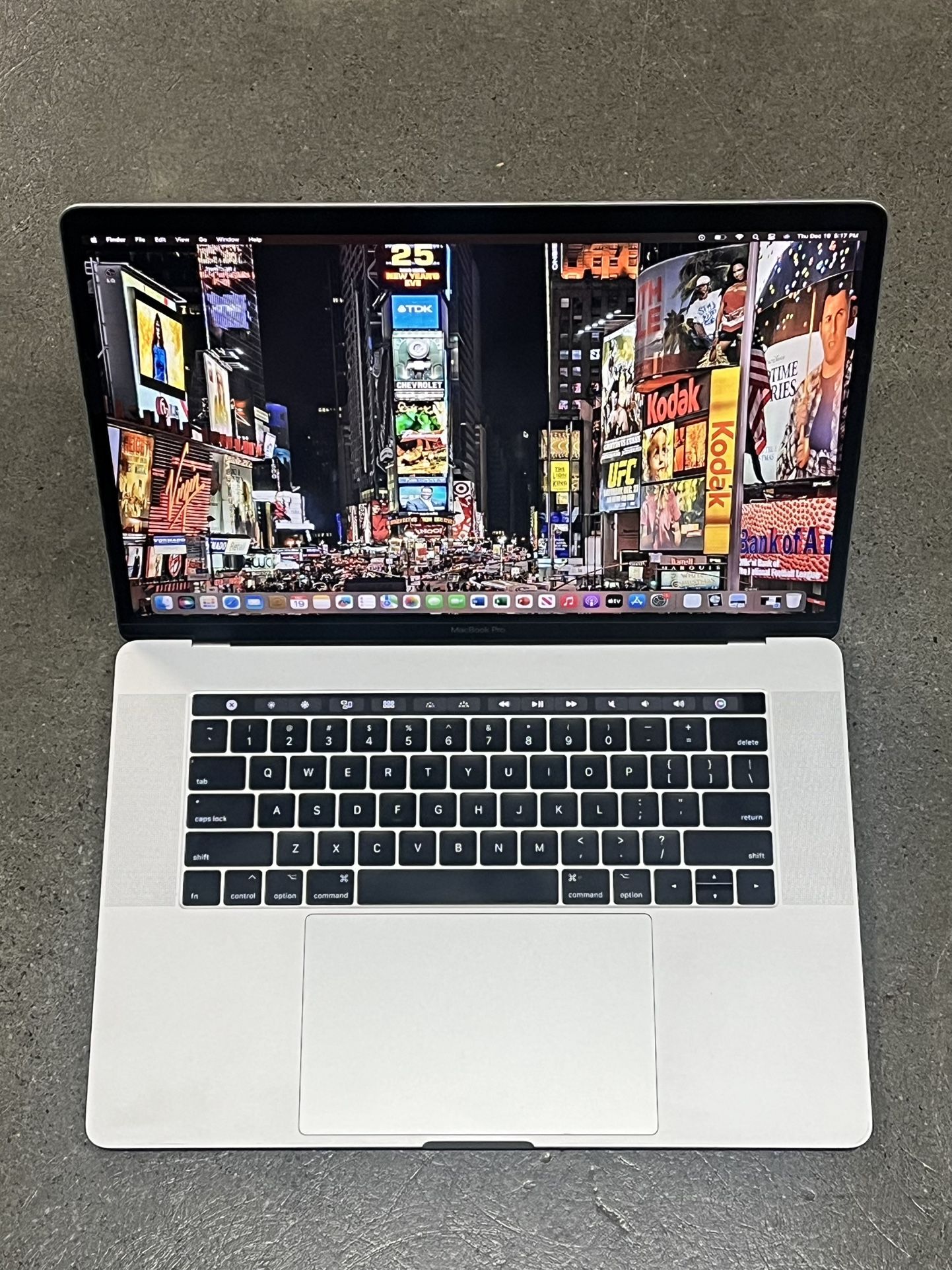 Apple MacBook Pro 15” Touchbar Space Grey Lots of Software
