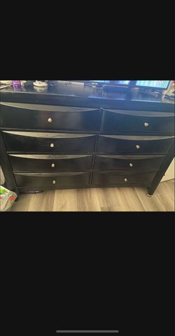 Dresser/Bedroom Furniture