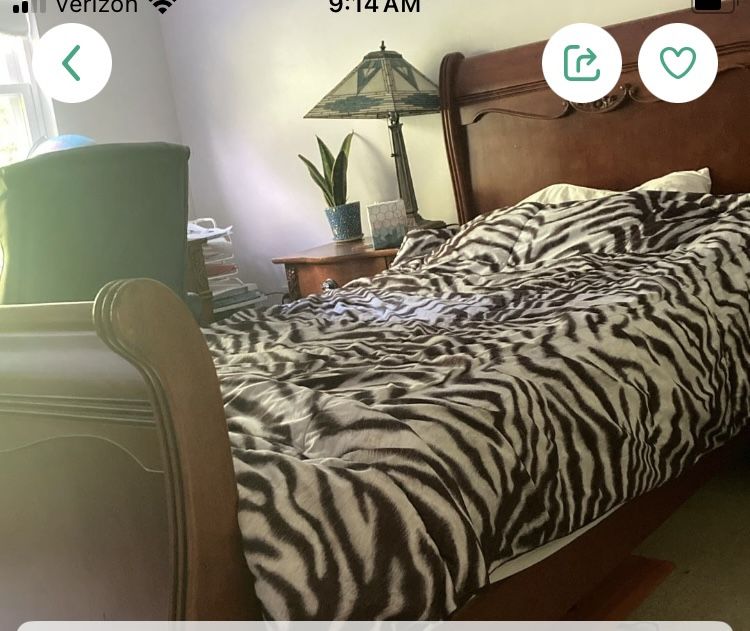 Beautiful Artist Solid Wood Twin Bed $250 Cash And Pickup…