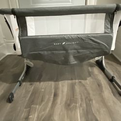 Baby Delight Beside Me Dreamer Bassinet - Charcoal 