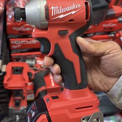 Milwaukee M18 Brushless Impact With Battery 