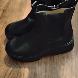 Steve Madden black boots