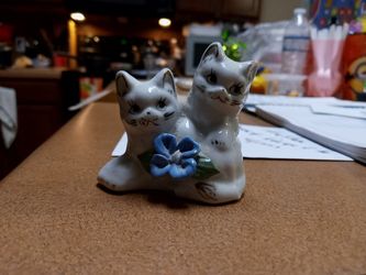 Ceramic cats