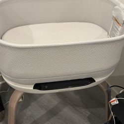 Graco smartSense Soothing Bassinet 