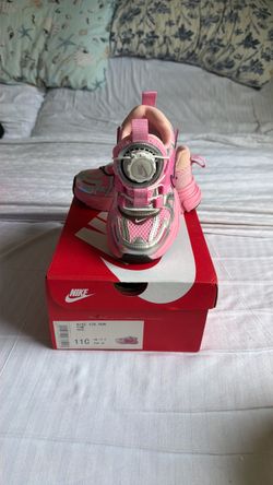Tenis de marca de niñas size 28 son en usa un 11c