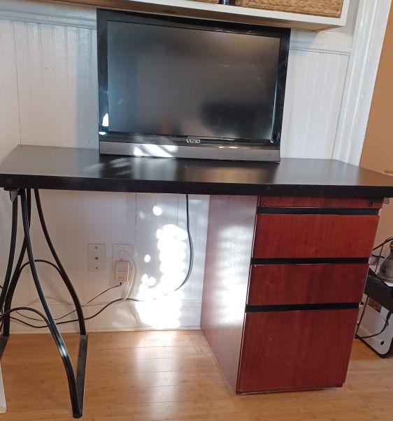 Excellent Desk And File Cabinet With Key