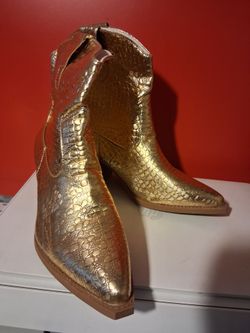 Metallic Gold Cowboy boots.size 10