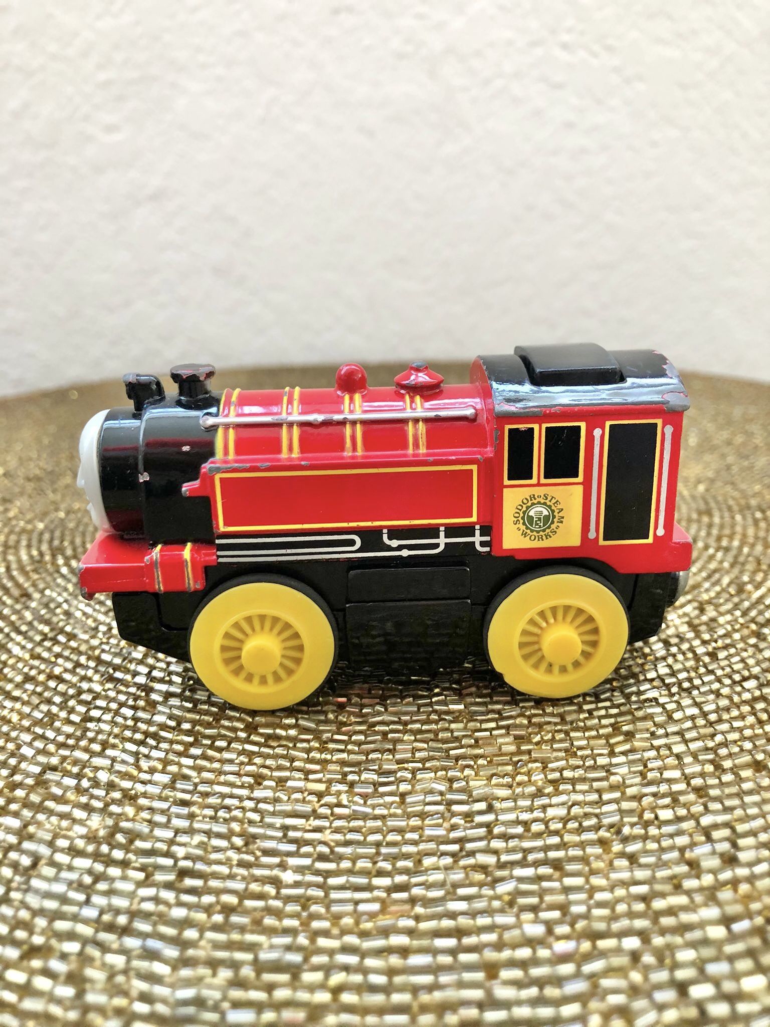 D637 Thomas & Friends Victor Metal Diecast Battery Operated Motorized Wooden