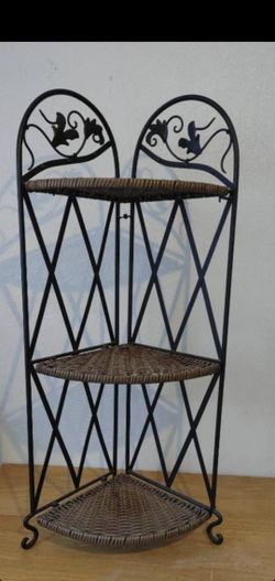 STANDING WICKER & IRON CORNER SHELF