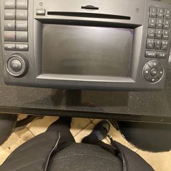 2011 MercedesML 350 Command Navigation Radio Receiver