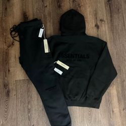 🔥 FOG Essentials Stretch Limo Black Cuffed Sweatpants – Size Small | Brand New | All Black