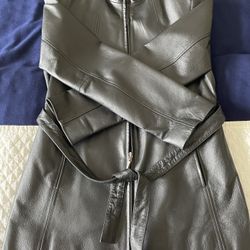 Like New! Quality Leather Jacket - Women’s- Black - Front Zippered - Size Small - With Belt - Below Hip -  Warthington