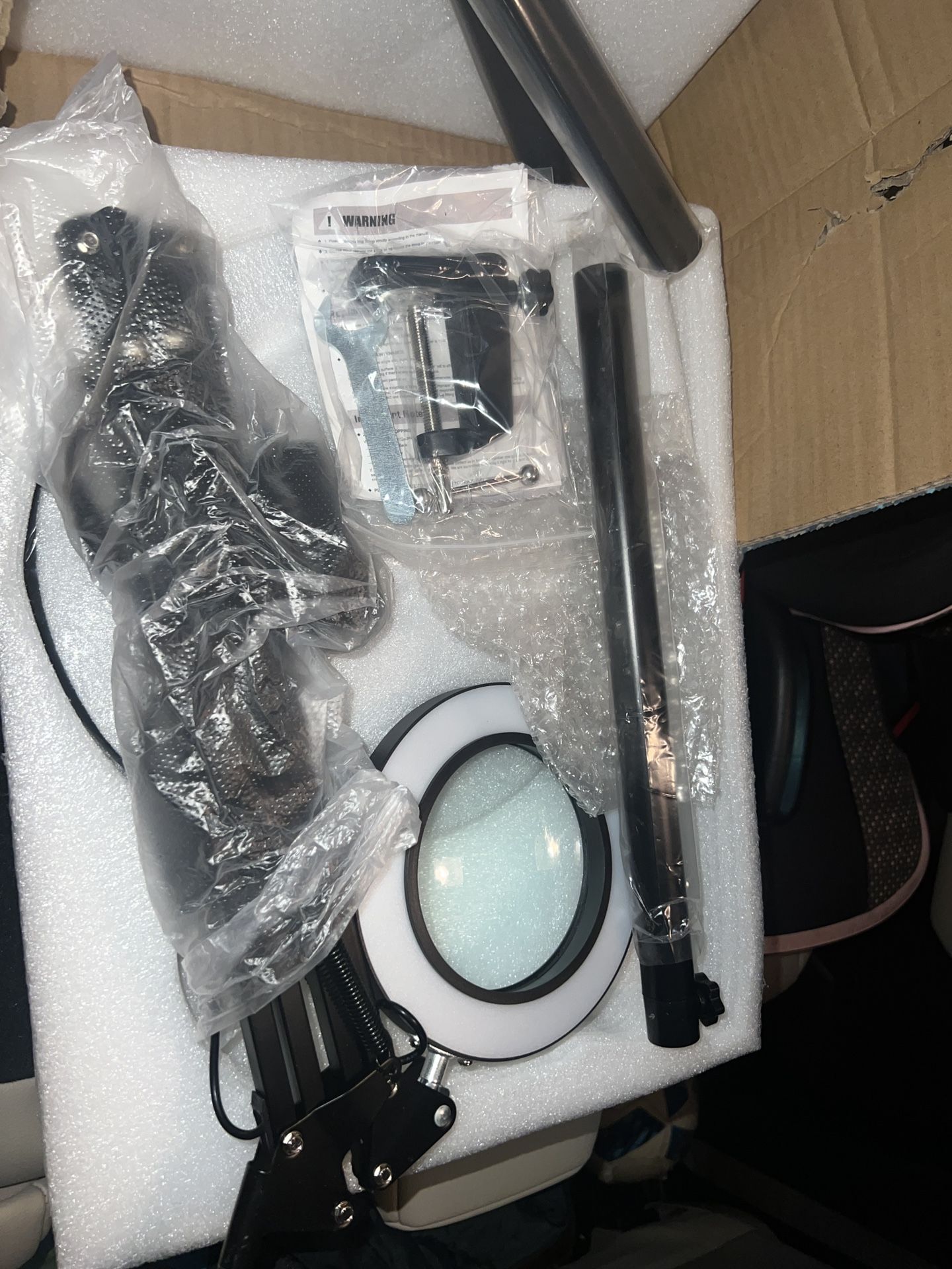 8X Magnifying Glass with Light and Stand, Krstlv 4-in-1 LED 5 Color Modes Steple