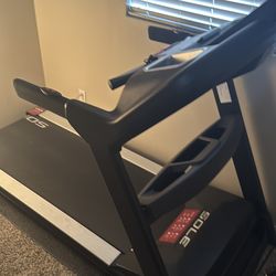 Modern treadmill- Sole F85