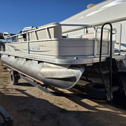 08, Suntracker 21' Party Barge