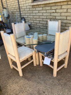 Dining table and four chairs good shape