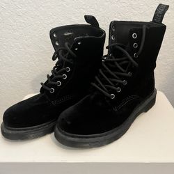 Dr. Martens - Black Velvet 