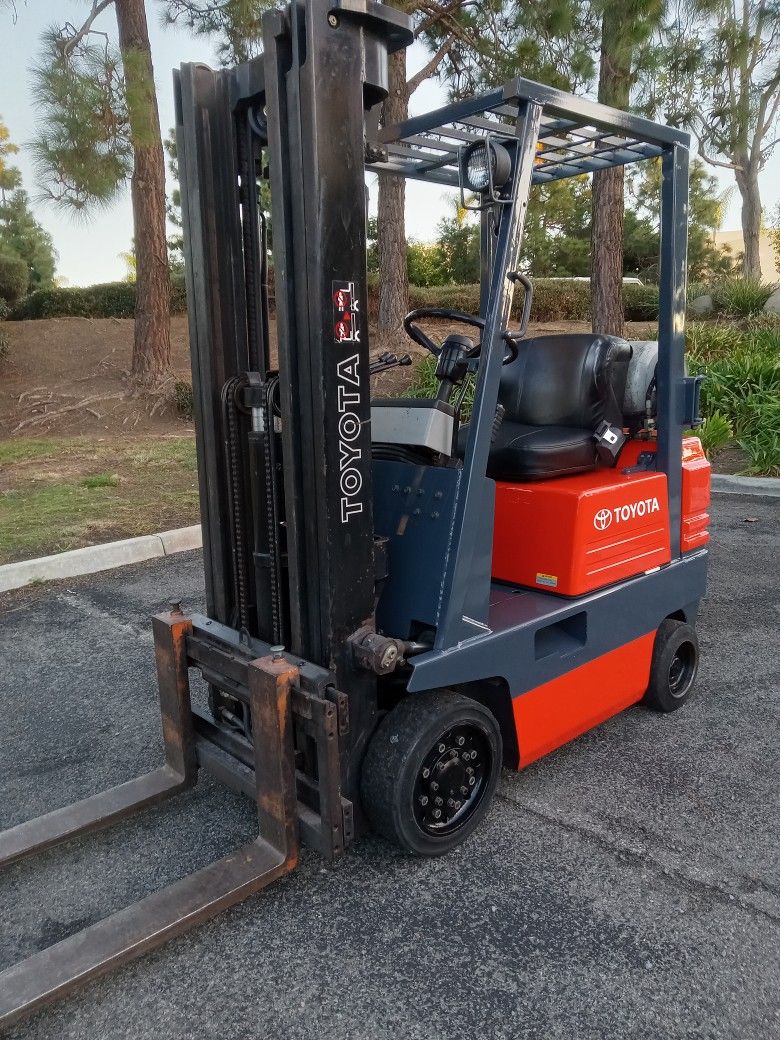 Forklift Toyota Propane for Sale in Carlsbad, CA OfferUp