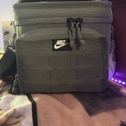 Nike Futura Sportswear Lunch Tote /lunch Bag