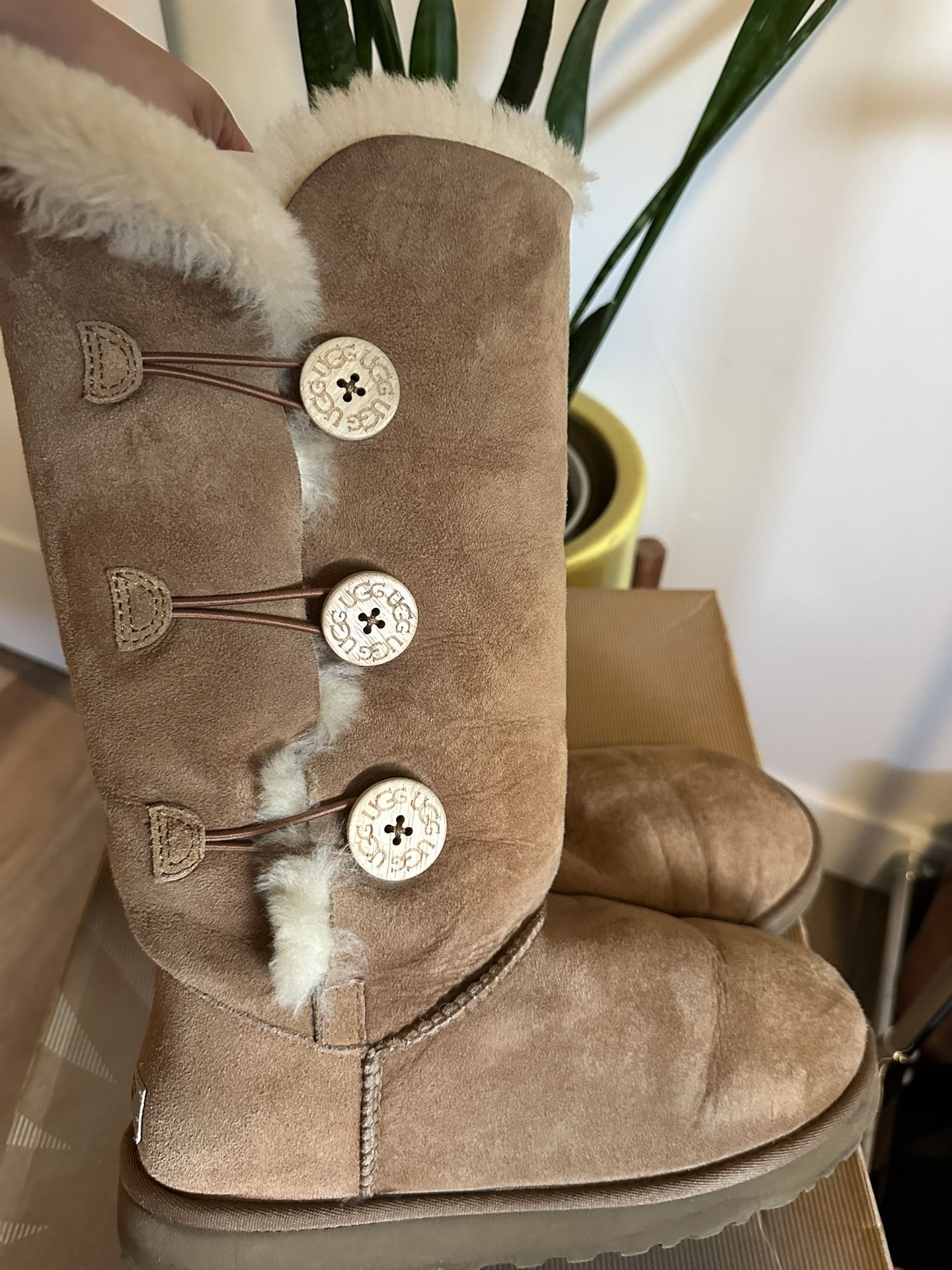 Ugg Bailey Button Triplet