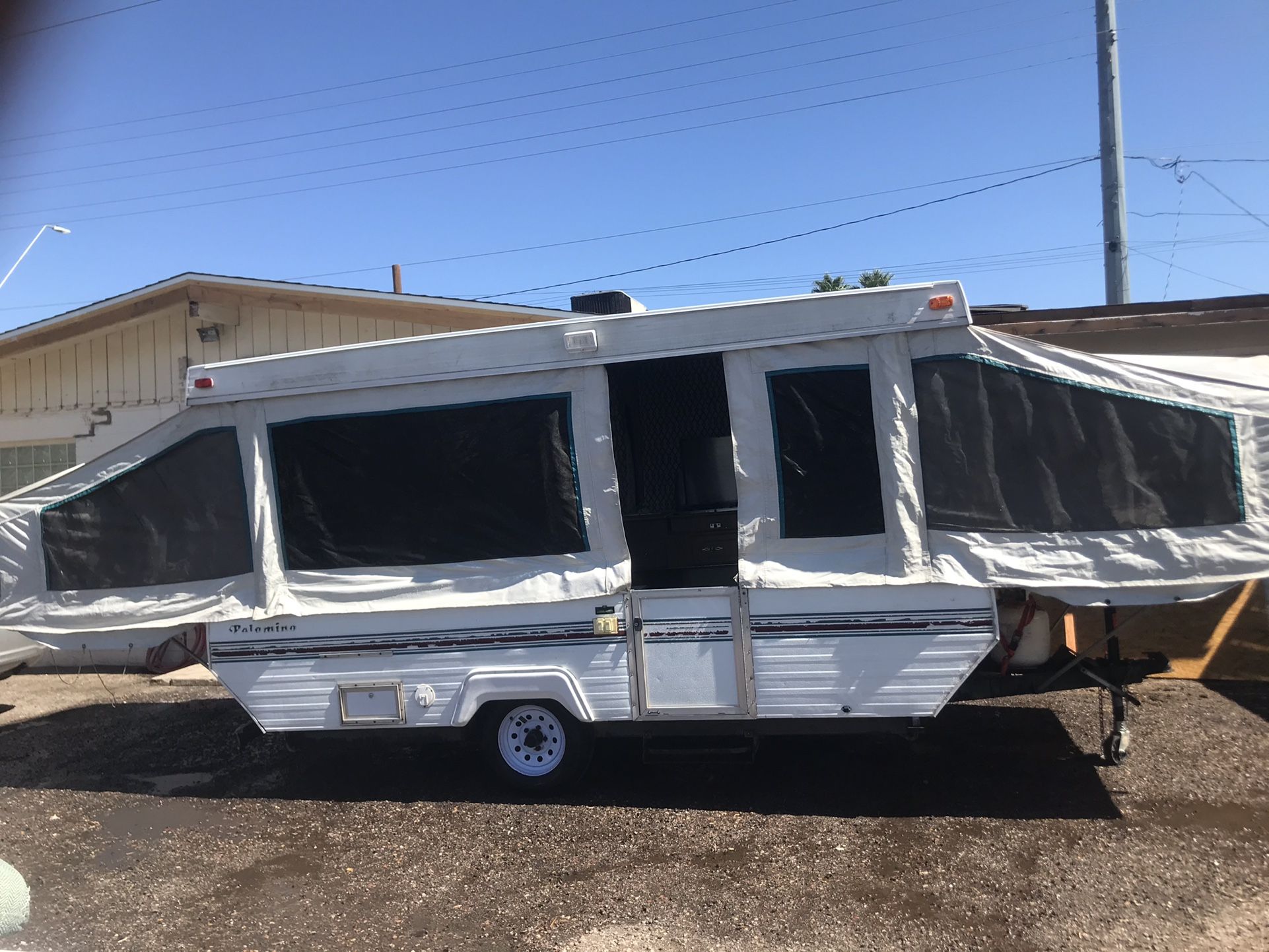 Photo Camping Trailer Pop Up