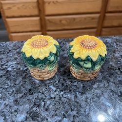 Vintage Ceramic Sunflower Flower Pair of Salt And Pepper Shakers.   Size approximately 2 inches tall.  Preowned never used.  Had been on display in a 