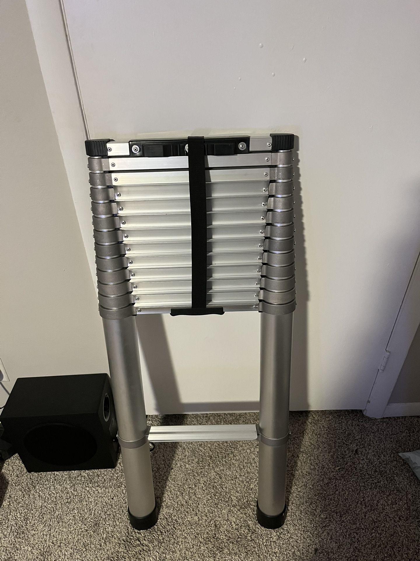 18.5ft Telescoping Ladder