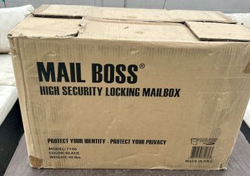 Locking Mailbox *New In Box*