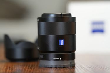 Sony Zeiss Sonnar T FE 55mm f1.8 - Pristine condition like New
